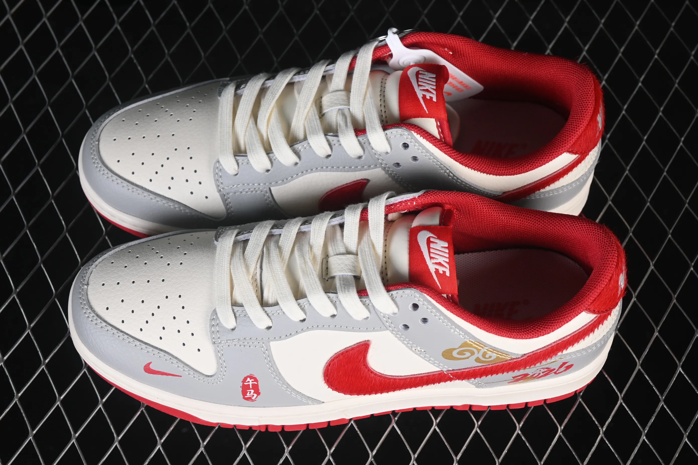 All categories Nk SB Dunk Series Nk SB Dunk Low High-end customized low-top sneakers Nike SB Dunk Low Limited to the Year of the Horse High-end customized low-top casual skateboard shoes MZ9588-852